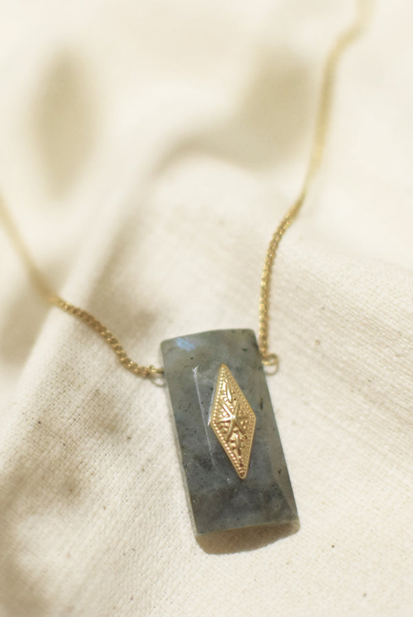 COLLIER ISORE, EN LABRADORITE