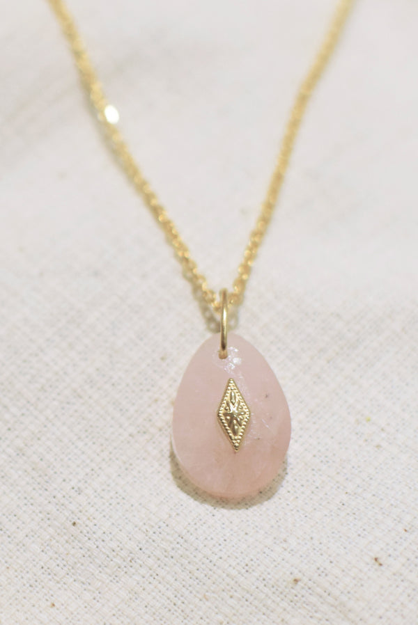 COLLIER COURT ISORE, EN QUARTZ ROSE